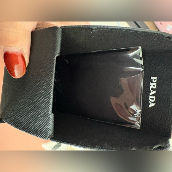 Prada sunglasses - Picture 3 of 4